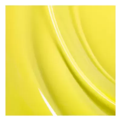 Superfície amarela brilhante com curvas suaves