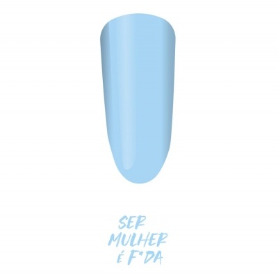 Unha artificial azul claro com texto motivacional