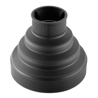 Cone preto em plástico com anéis concêntricos e fendas.