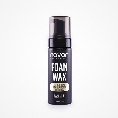Frasco de espuma modeladora para cabelo NOVON Foam Wax em fundo branco