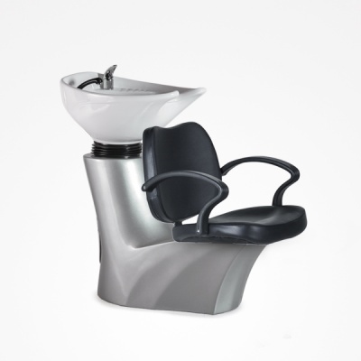 Cadeira de cabeleireiro com lavatório branco e estrutura cinza