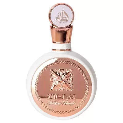 Frasco de perfume branco e dourado com ornamento floral e texto Fakhar Layali