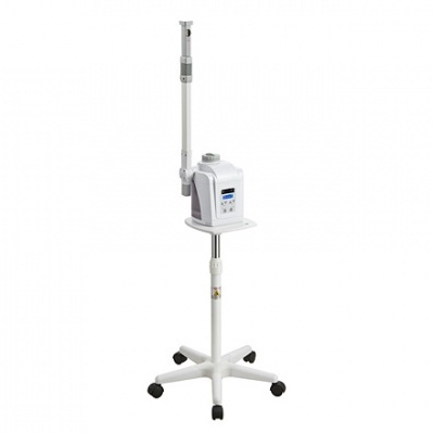 Máquina branca sobre suporte de rodas com tubo vertical ajustável