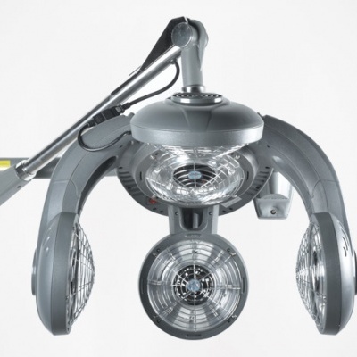 Luz cirúrgica suspensa com quatro luminárias redondas em metal cinzento