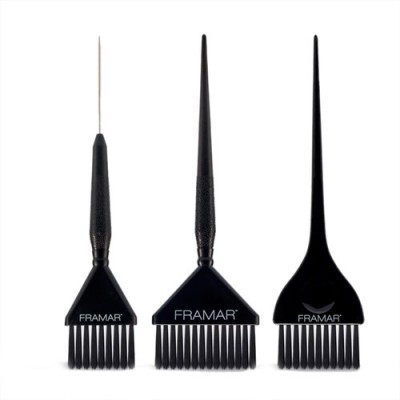 Três pincéis pretos para coloração de cabelo FRAMAR em fundo branco