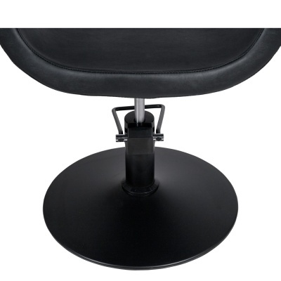 Base circular preta e assento de cadeira preta em couro sintético