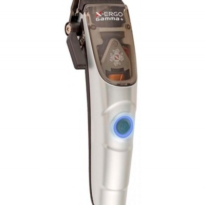 Máquina de cortar cabelo X-ERGO gamma+ prateada com botão azul e lâmina metálica