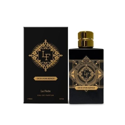 Frasco de perfume preto com tampa dourada e caixa preto com detalhes dourados e texto 'OUD FOR KINGS'