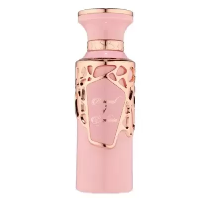 Frasco de perfume rosa com detalhes dourados em fundo branco