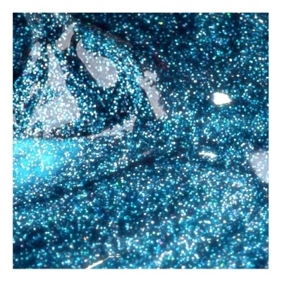 Líquido azul brilhante com glitter prateado