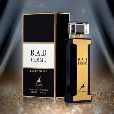 Frasco de perfume B.A.D FEMME com caixa preta e dourada