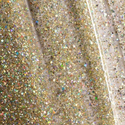 Tecido transparente com lantejoulas douradas e holográficas