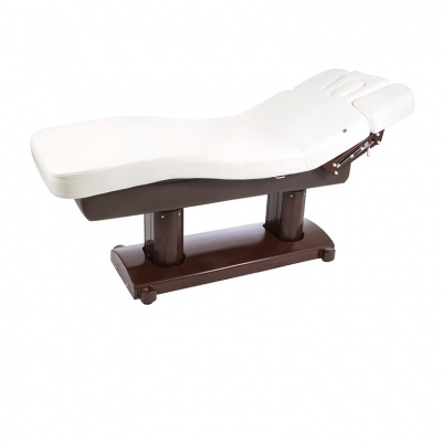 Cama de massagens branca com base de madeira escura e apoio para cabeça ajustável