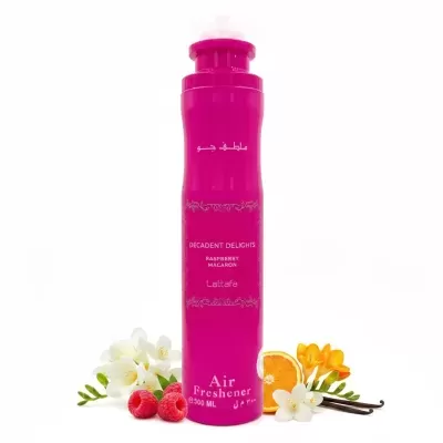 Frasco rosa de ambientador com texto branco e frutas e flores ao redor
