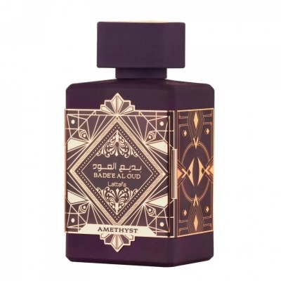 frasco roxo de perfume Badel Al Oud Amethyst com detalhes dourados