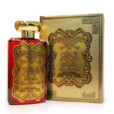 Frasco de perfume vermelho e dourado com tampa dourada ao lado de caixa dourada texturizada
