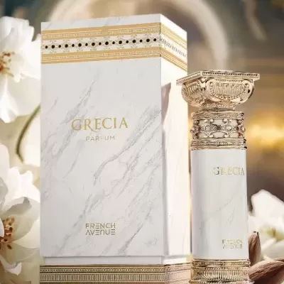 Frasco de perfume e caixa com design branco e dourado, nome GRECIA, marca FRENCH AVENUE, flores brancas ao redor.