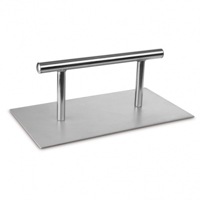 Suporte metálico prateado com base retangular e barra horizontal cilíndrica