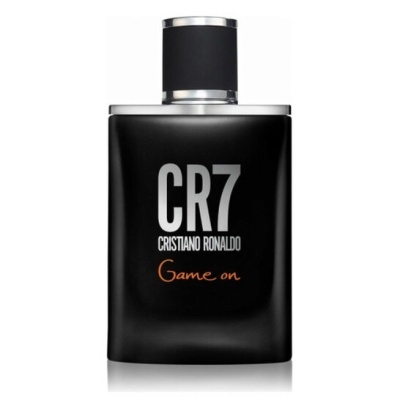 Frasco de perfume preto com texto CR7 Cristiano Ronaldo e Game on
