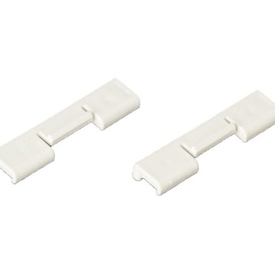 Dois suportes ou peças de plástico branco retangulares sobre fundo branco