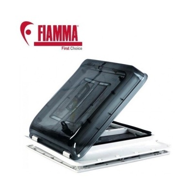 Claraboia FIAMMA com tampa fumada e estrutura branca