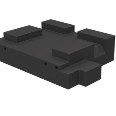 Peça industrial preta com várias elevações e recortes