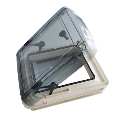 Claraboia para barco com moldura branca e vidro fumado translúcido