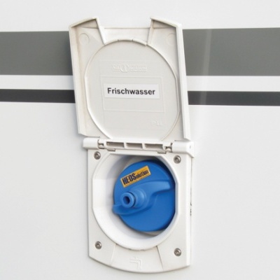 Tampa branca aberta com componente azul para ligação de água Frischwasser