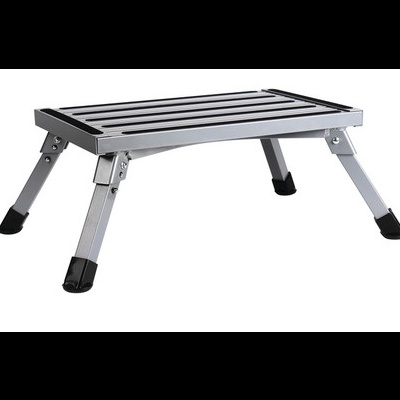 Mesa baixa metálica com pernas dobráveis e tampo de ripas