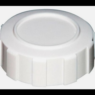 Tampa branca de plástico com bordas estriadas