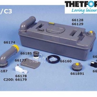 Peças plásticas para sistema sanitário da marca THETFORD sobre fundo azul claro