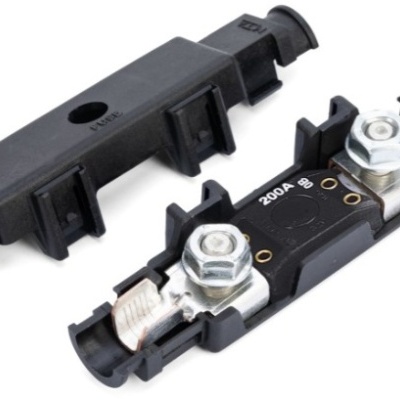 Fusível automóvel 200A com estrutura plástica preta e terminais metálicos prateados