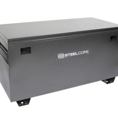 Caixa metálica preta com logo STEELCORE