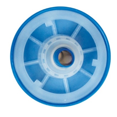 Rolo plástico azul e branco circular visto de frente