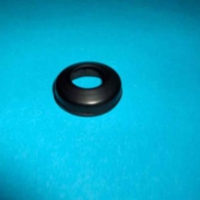 anel preto redondo de borracha