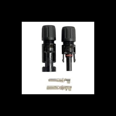 Conectores elétricos MC4 pretos e peças metálicas sobre fundo branco