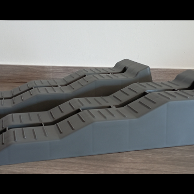 Rampas cinzentas de plástico robusto para elevação de veículos