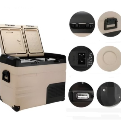 Caixa frigorífica portátil bege com tampas duplas e detalhe das portas USB e tomadas