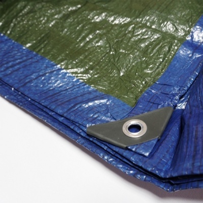 Lona impermeável azul e verde com canto reforçado e ilhó metálico