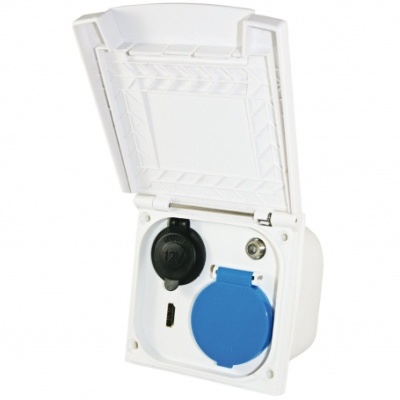 Tomada elétrica 12V e tomada azul numa caixa branca com tampa aberta