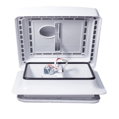 Tampa branca de plástico com vedante preto e componente elétrico interno