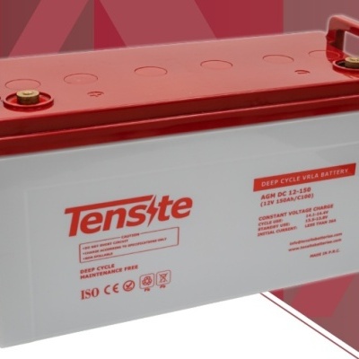 Bateria Tensite AGM DC 12-150 branca com tampa vermelha e texto vermelho