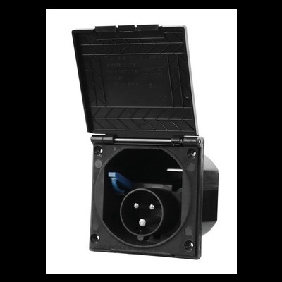 Tomada elétrica industrial preta com tampa articulada aberta
