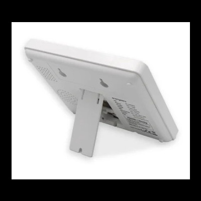 Dispositivo eletrónico branco visto de trás com suporte e texto impresso.