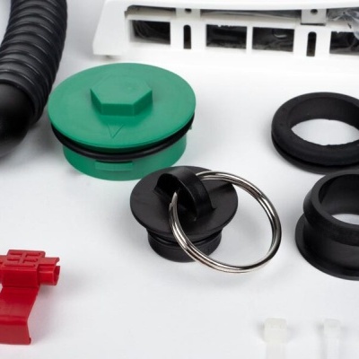 peças plásticas e de borracha diversas com anel metálico e conectores