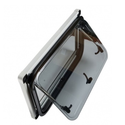 Janela de barco com vidro fumado e armação branca