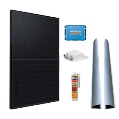 Kit solar com painel fotovoltaico, controlador azul, suporte branco, tubo de cola e calhas brancas