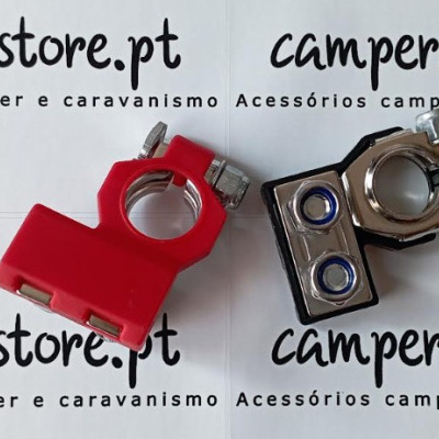 Dois terminais de bateria para camper sobre fundo branco com texto