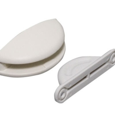 Conjunto de duas peças de plástico branco, uma semicircular e outra retangular