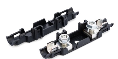 Terminais de bateria automotiva em plástico preto com metal prateado